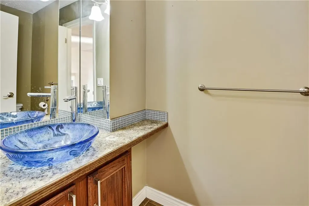123 13 Avenue NE Calgary AB T2E 1B5