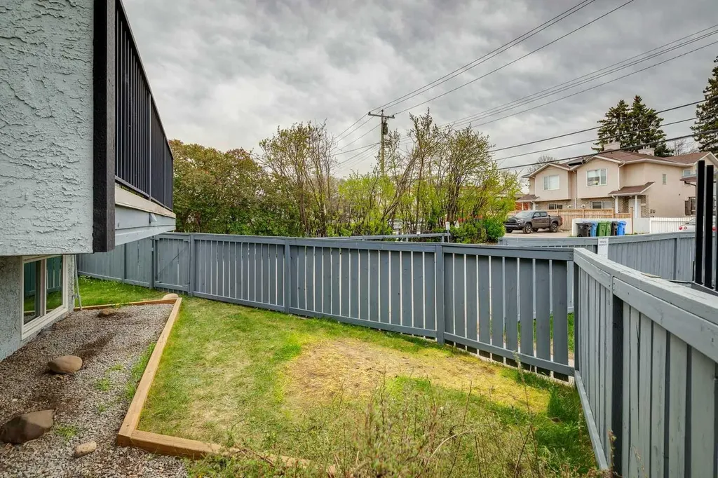 123 13 Avenue NE Calgary AB T2E 1B5