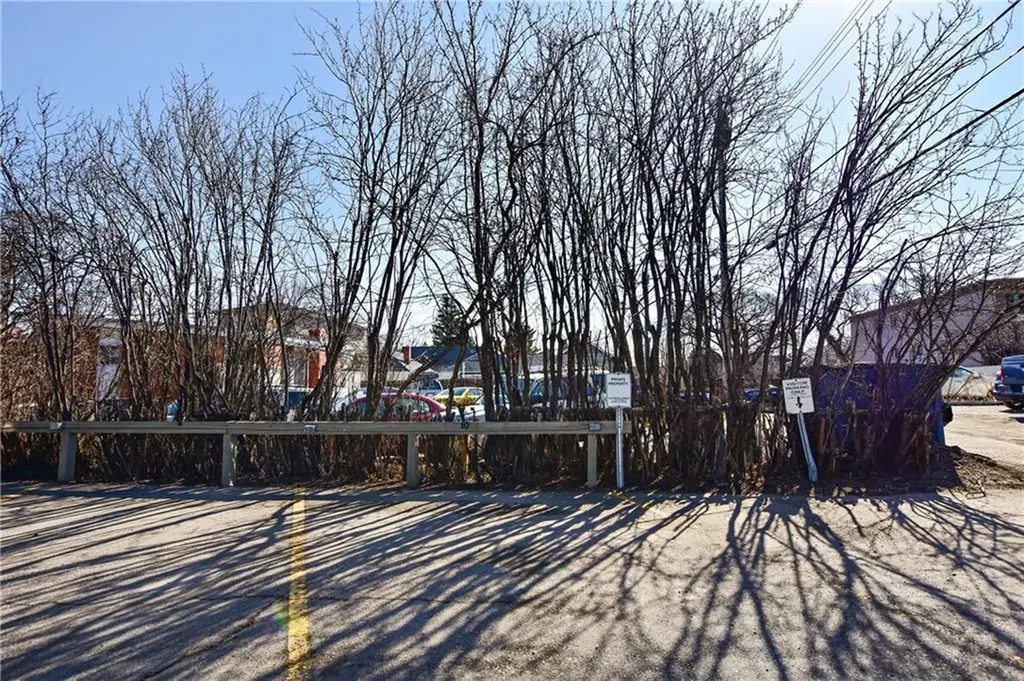 123 13 Avenue NE Calgary AB T2E 1B5