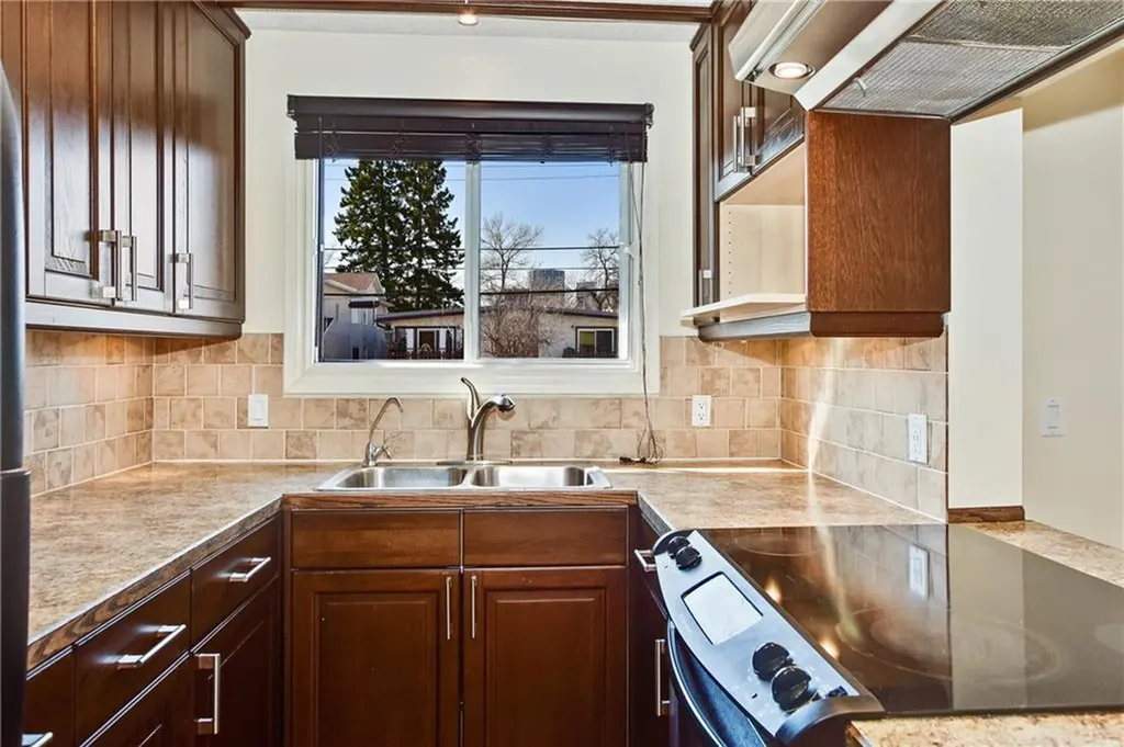 123 13 Avenue NE Calgary AB T2E 1B5