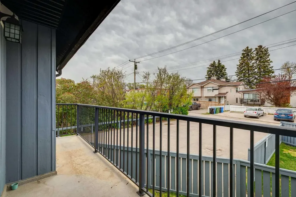 123 13 Avenue NE Calgary AB T2E 1B5