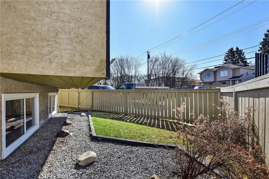 123 13 Avenue NE Calgary AB T2E 1B5
