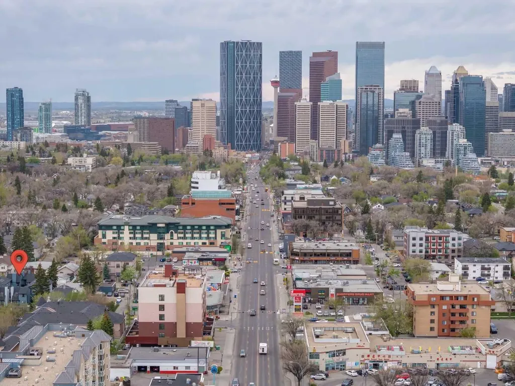 123 13 Avenue NE Calgary AB T2E 1B5