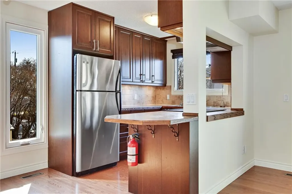 123 13 Avenue NE Calgary AB T2E 1B5