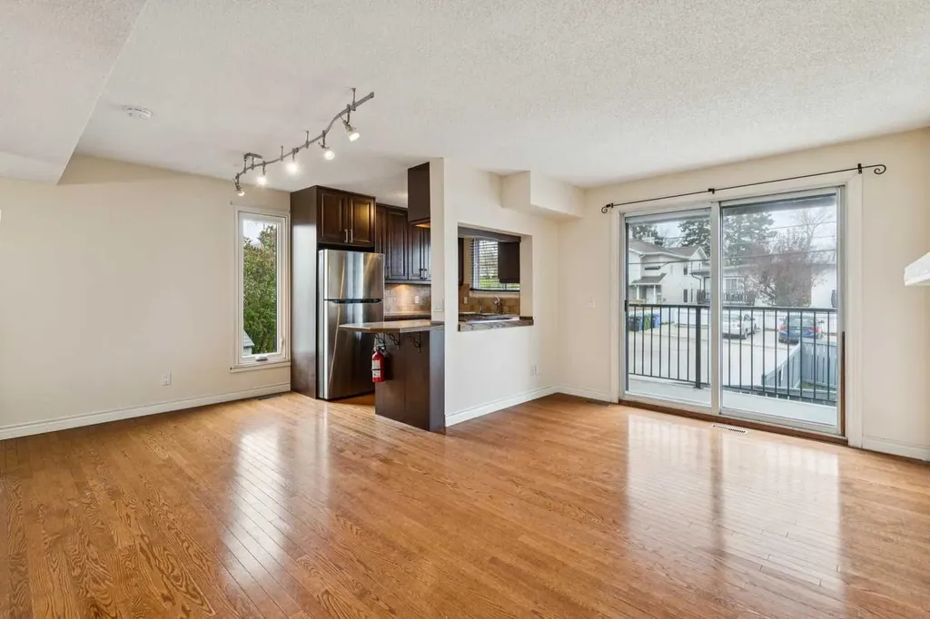 123 13 Avenue NE Calgary AB T2E 1B5