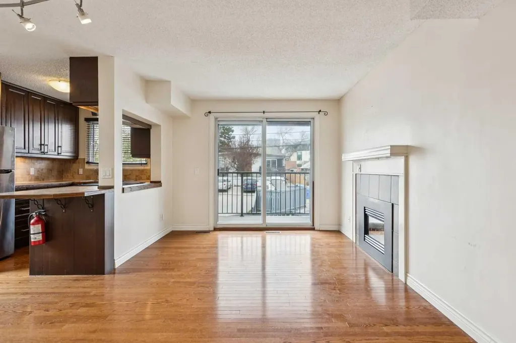123 13 Avenue NE Calgary AB T2E 1B5