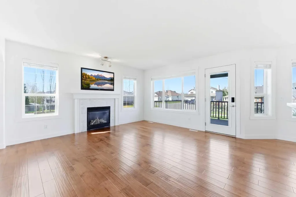 201 Crystalridge Rise Okotoks AB T1S 1W6