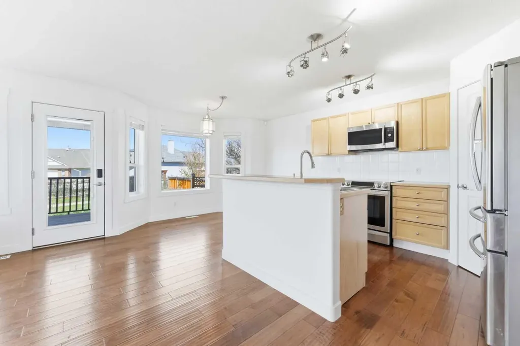 201 Crystalridge Rise Okotoks AB T1S 1W6