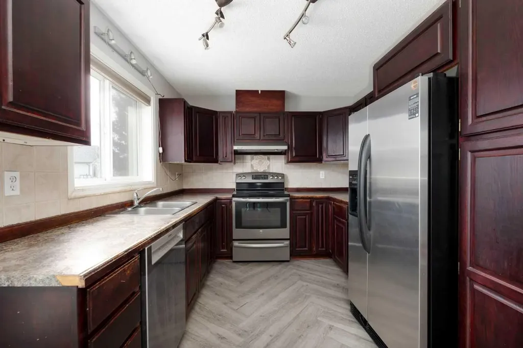 233 Bacon Place Fort Mcmurray AB T9K 1Z8