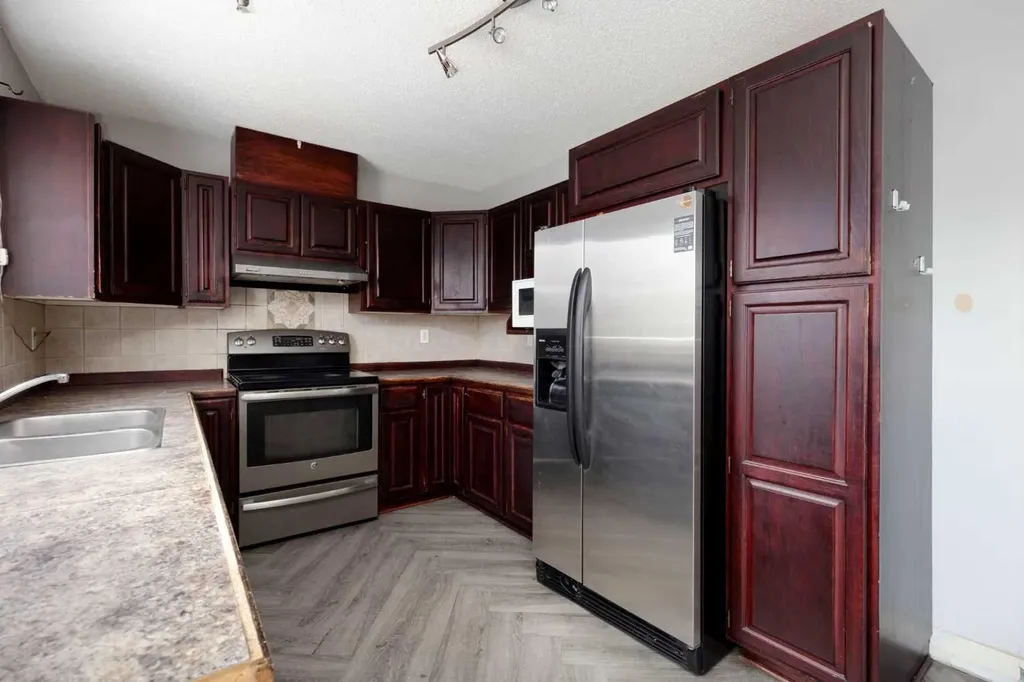 233 Bacon Place Fort Mcmurray AB T9K 1Z8