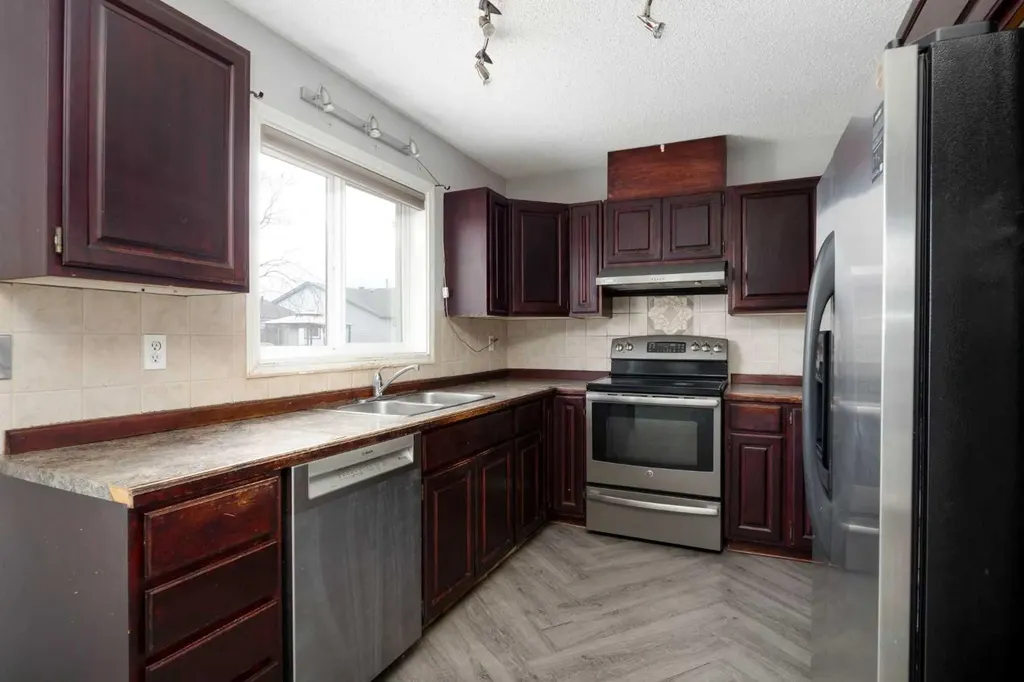 233 Bacon Place Fort Mcmurray AB T9K 1Z8