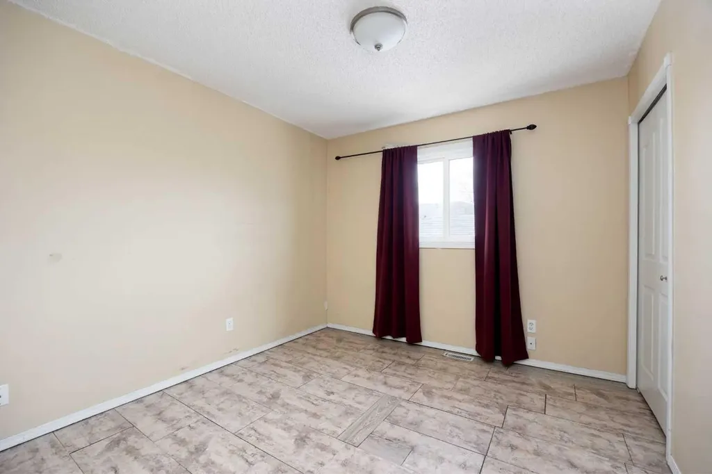 233 Bacon Place Fort Mcmurray AB T9K 1Z8