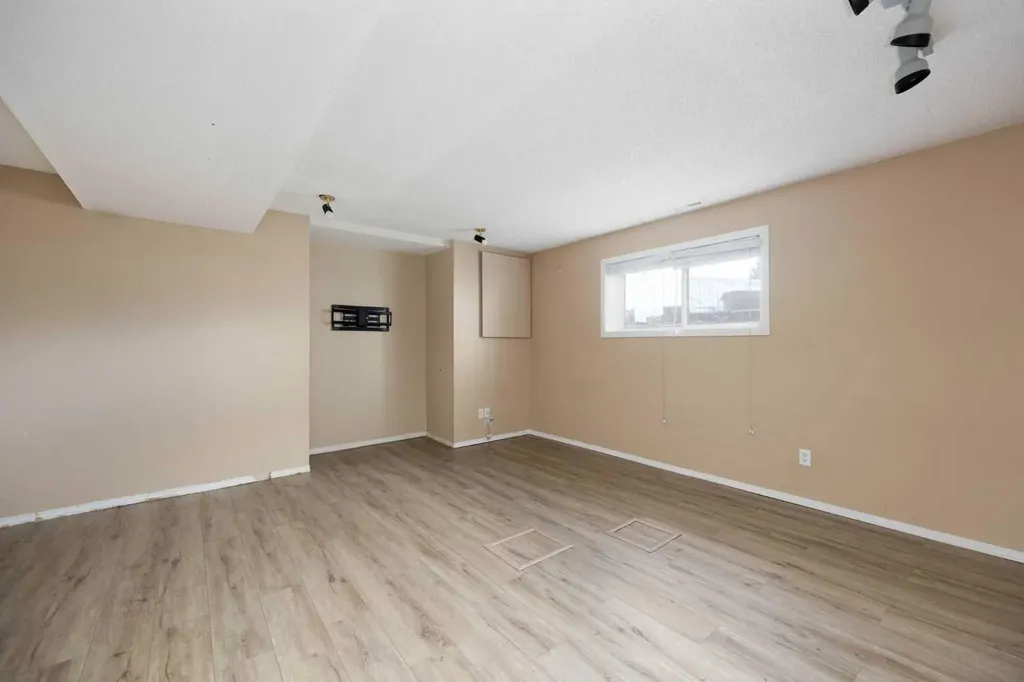 233 Bacon Place Fort Mcmurray AB T9K 1Z8