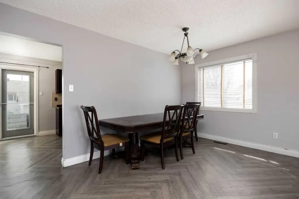233 Bacon Place Fort Mcmurray AB T9K 1Z8