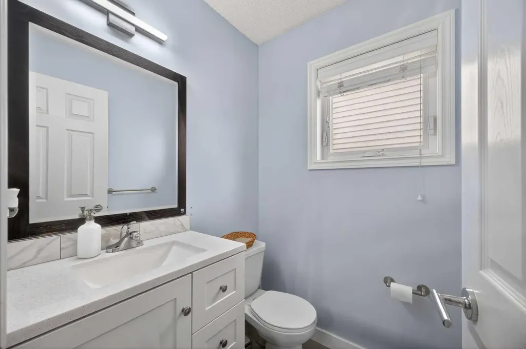 35 Erin Green Place SE Calgary AB T2B 3C2