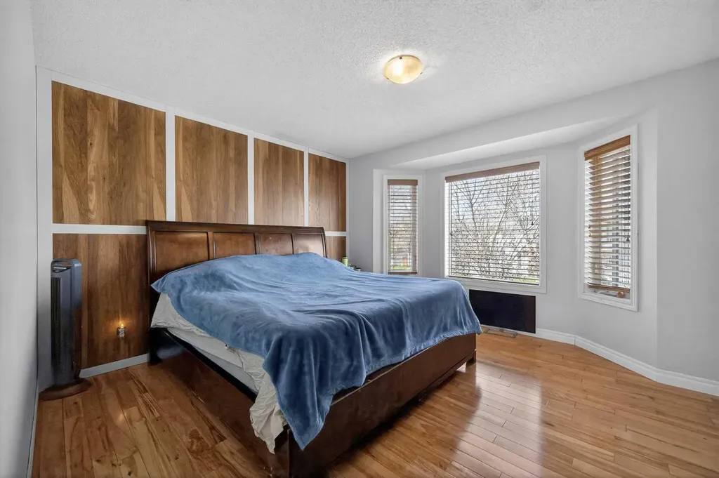 35 Erin Green Place SE Calgary AB T2B 3C2