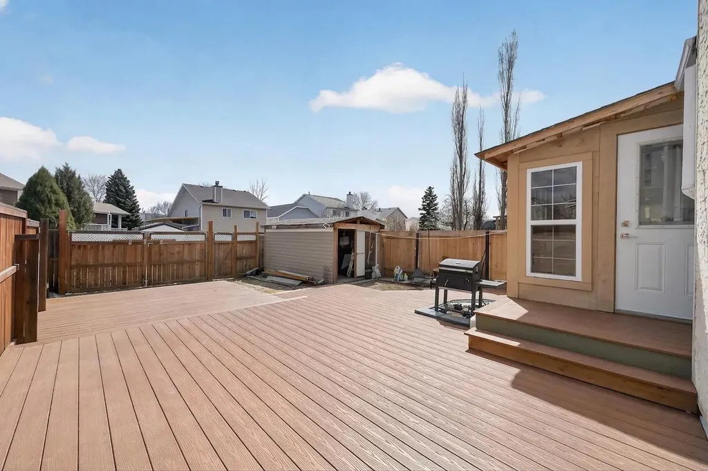 35 Erin Green Place SE Calgary AB T2B 3C2