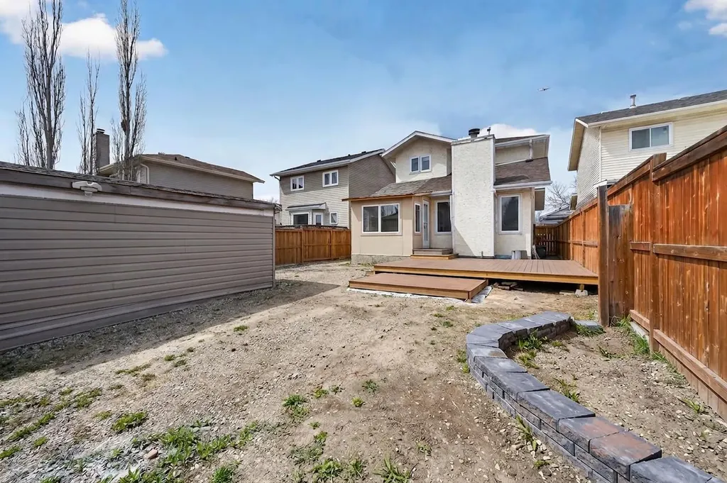 35 Erin Green Place SE Calgary AB T2B 3C2