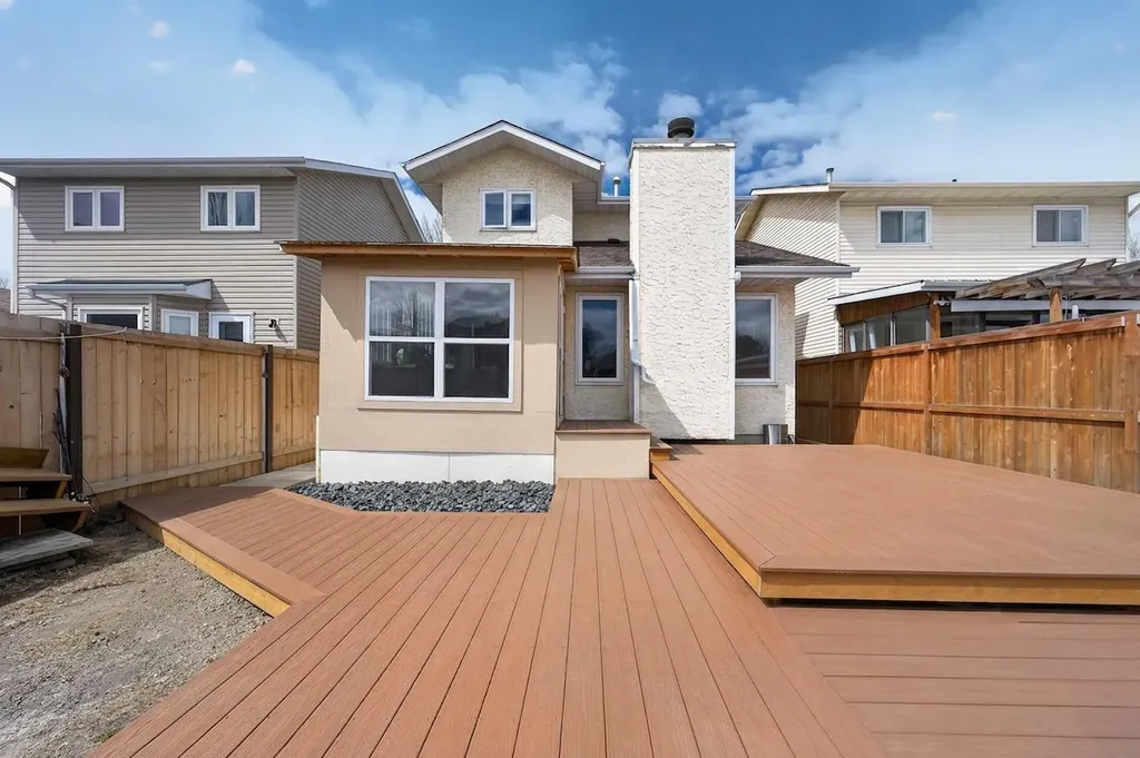 35 Erin Green Place SE Calgary AB T2B 3C2