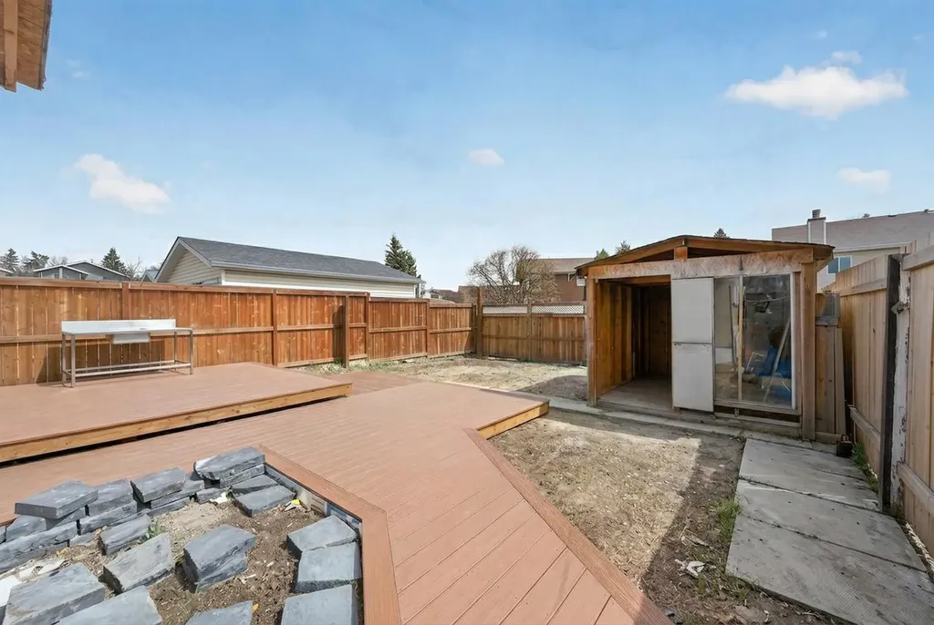 35 Erin Green Place SE Calgary AB T2B 3C2