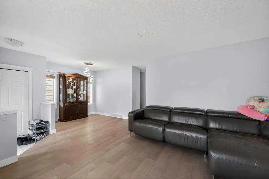 35 Erin Green Place SE Calgary AB T2B 3C2