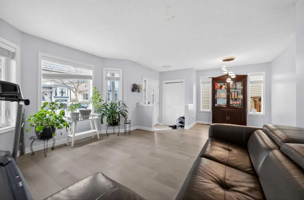 35 Erin Green Place SE Calgary AB T2B 3C2