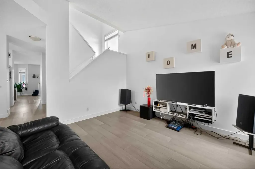 35 Erin Green Place SE Calgary AB T2B 3C2