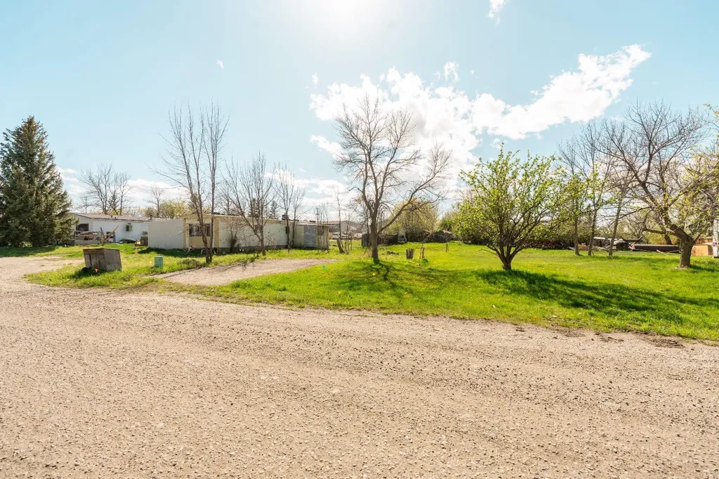 837 2 Street E Cardston AB T0K 0K0
