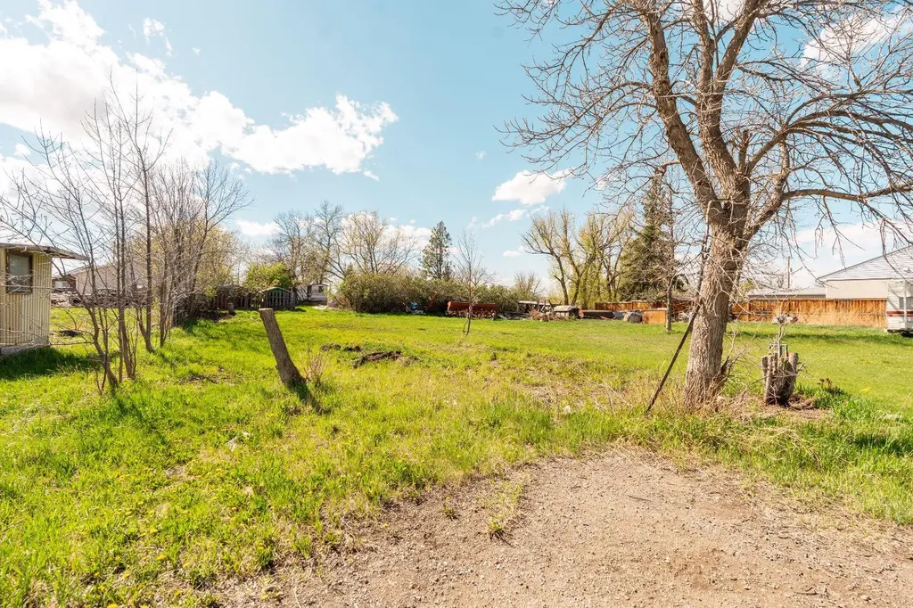 837 2 Street E Cardston AB T0K 0K0