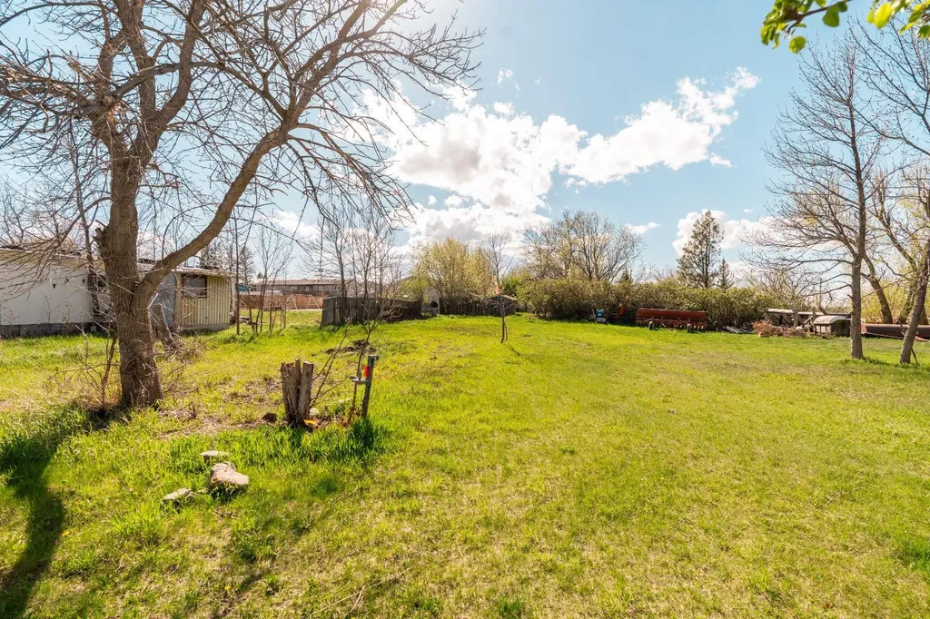 837 2 Street E Cardston AB T0K 0K0