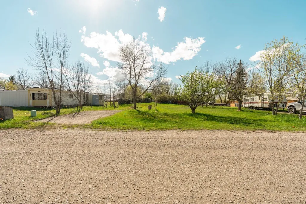 837 2 Street E Cardston AB T0K 0K0