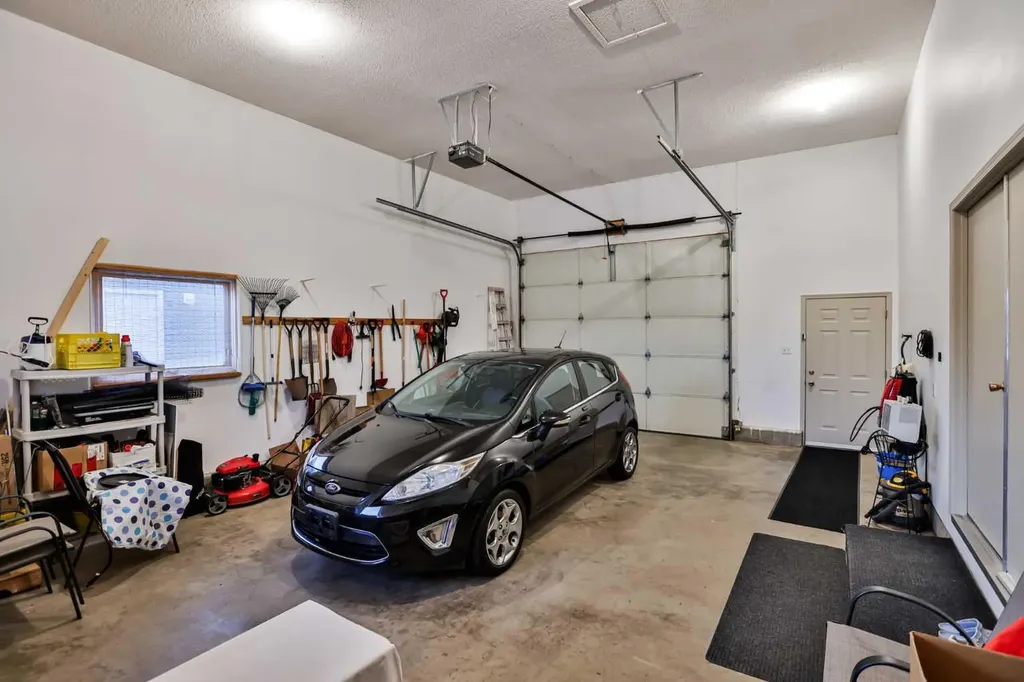 243 N 200 W Raymond AB T0K 2S0