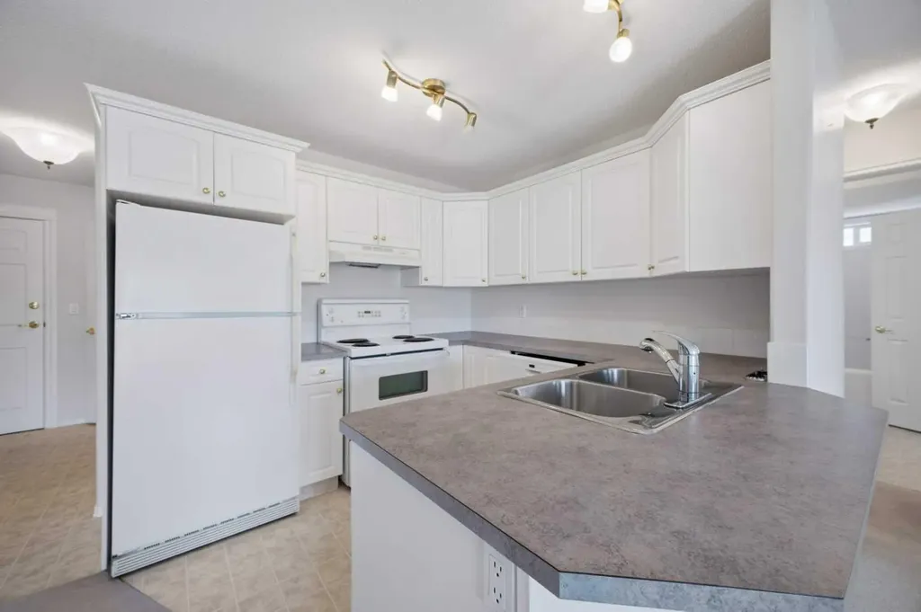 5034 53 Street Lacombe AB T4L 2K7