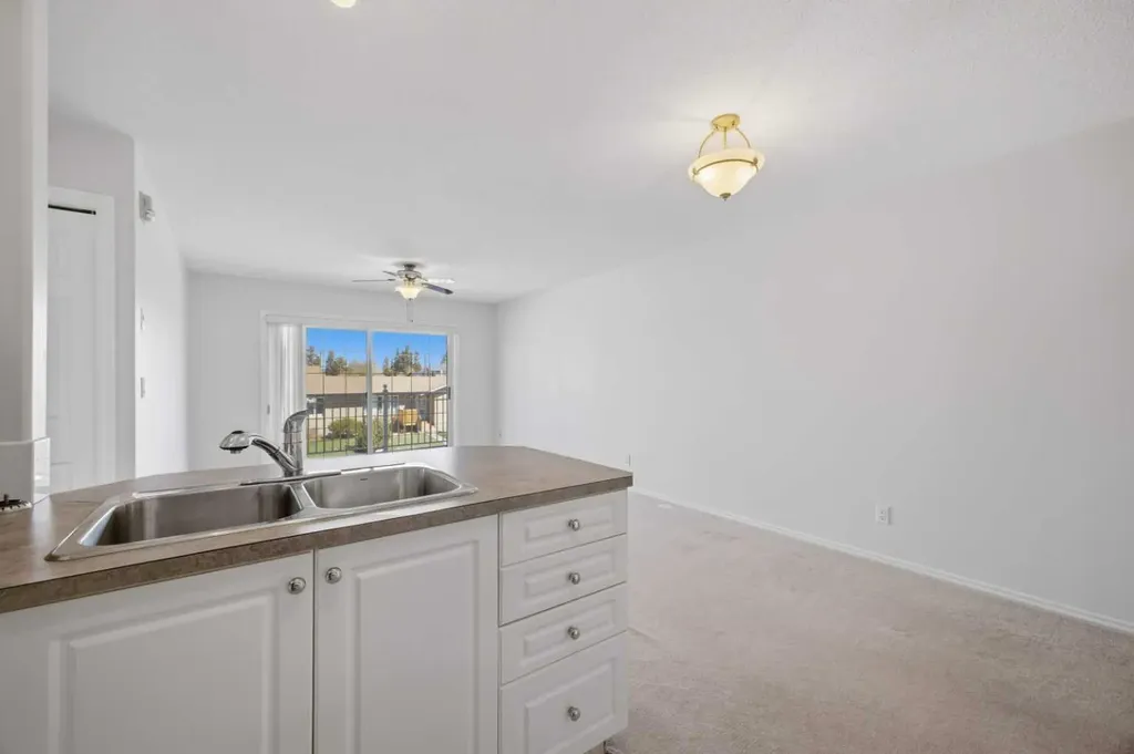 5034 53 Street Lacombe AB T4L 2K7