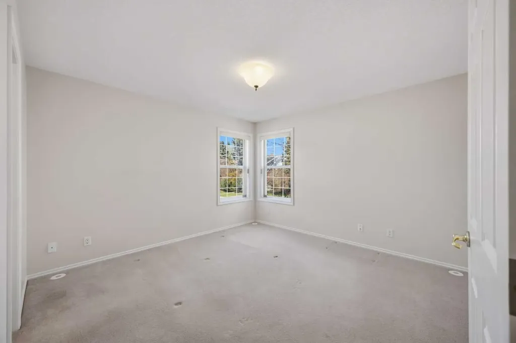 5034 53 Street Lacombe AB T4L 2K7
