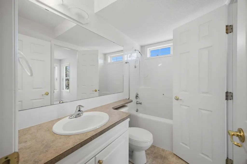 5034 53 Street Lacombe AB T4L 2K7