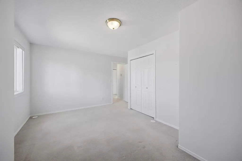 5034 53 Street Lacombe AB T4L 2K7