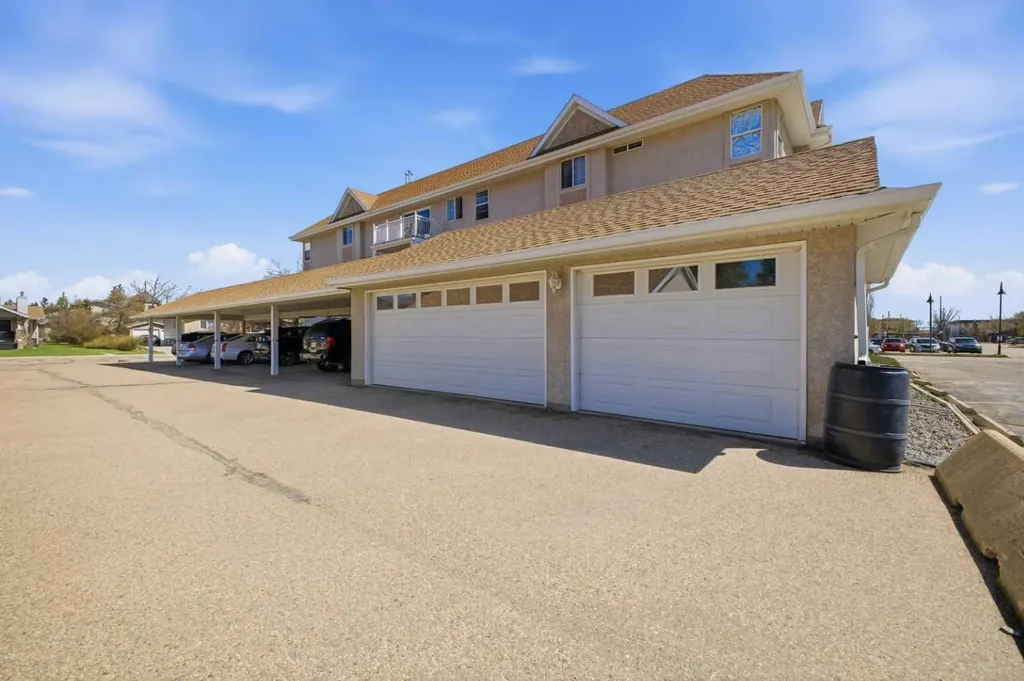 5034 53 Street Lacombe AB T4L 2K7
