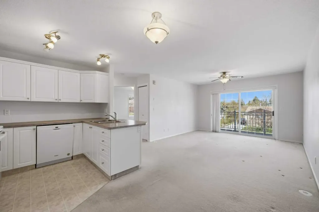 5034 53 Street Lacombe AB T4L 2K7