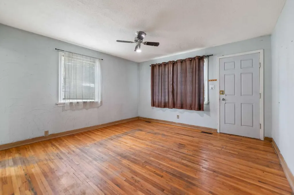 6435 34 Avenue NW Calgary AB T3B 1S5