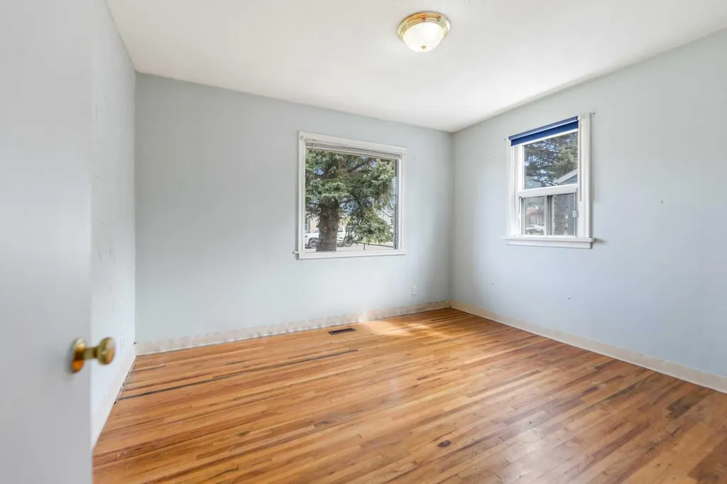 6435 34 Avenue NW Calgary AB T3B 1S5