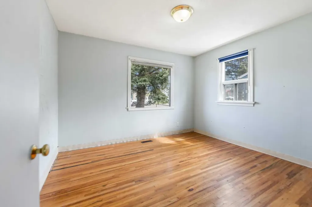 6435 34 Avenue NW Calgary AB T3B 1S5