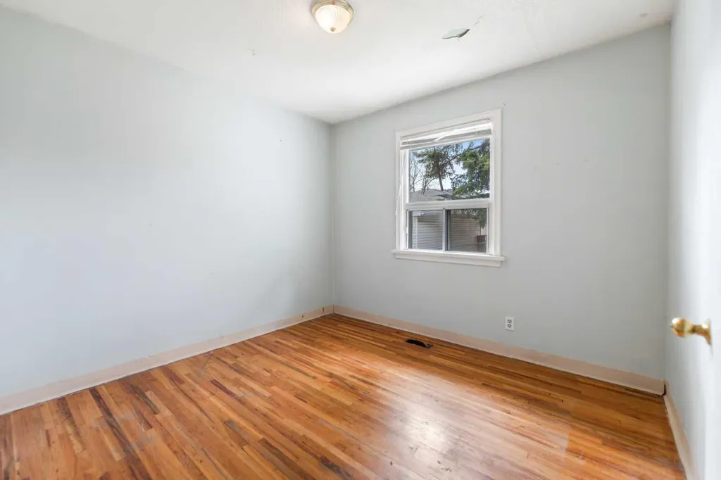 6435 34 Avenue NW Calgary AB T3B 1S5