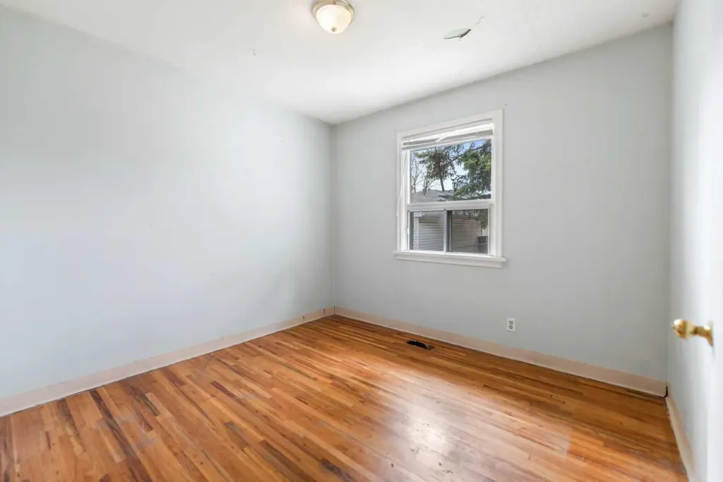 6435 34 Avenue NW Calgary AB T3B 1S5