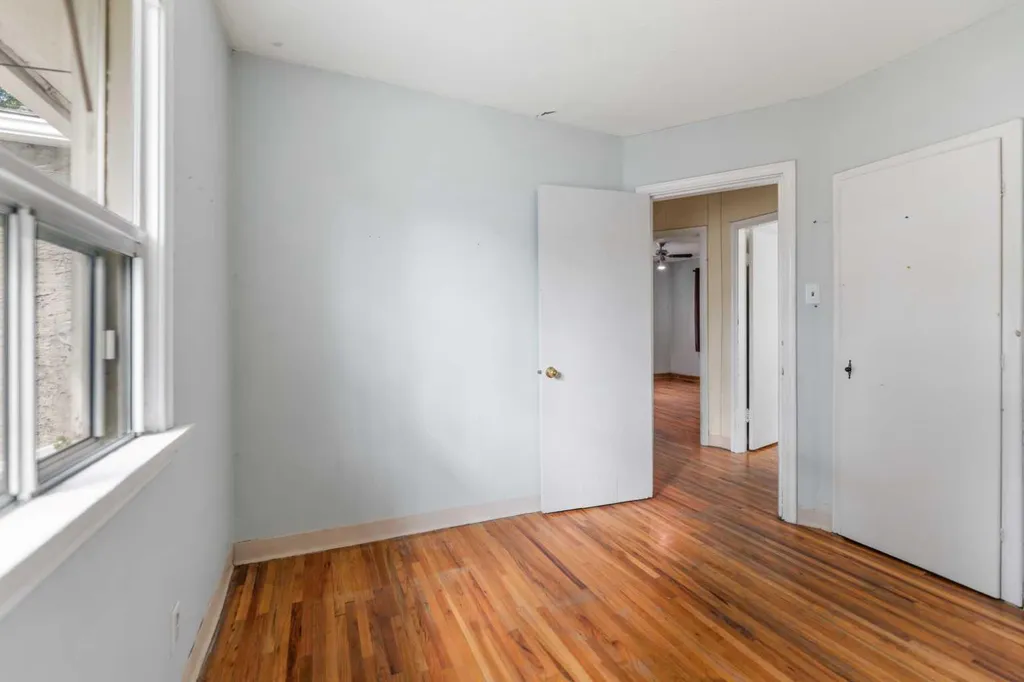 6435 34 Avenue NW Calgary AB T3B 1S5