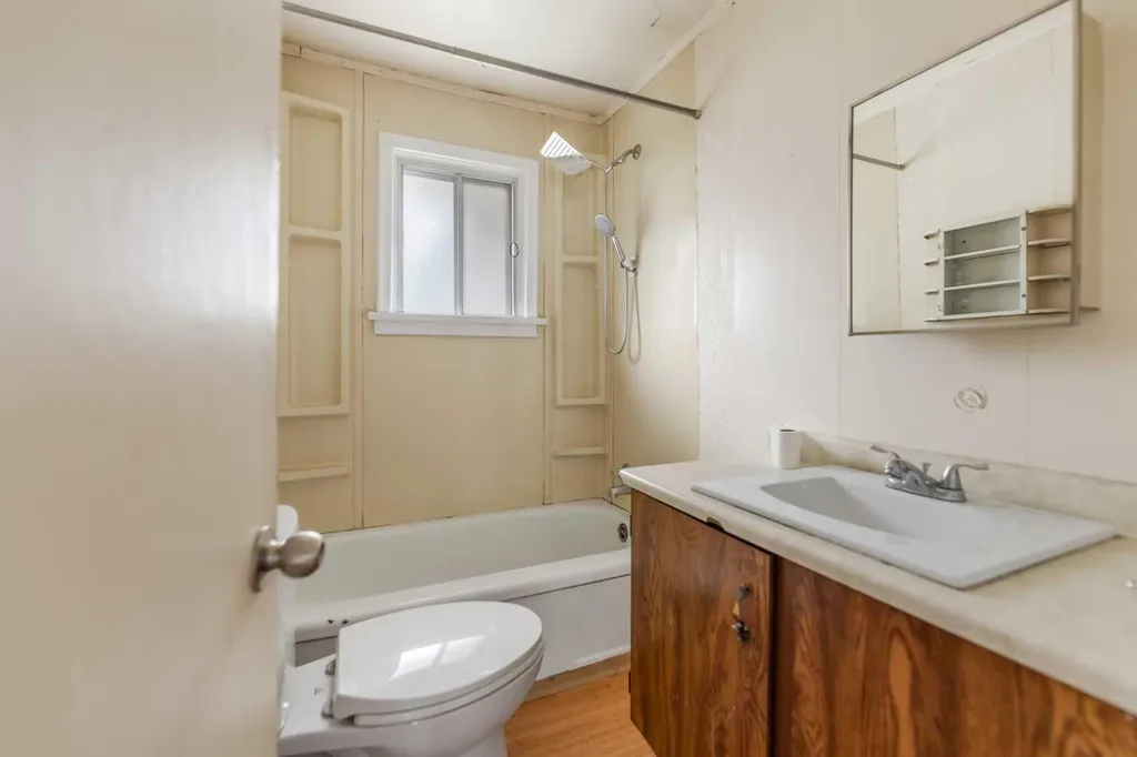 6435 34 Avenue NW Calgary AB T3B 1S5