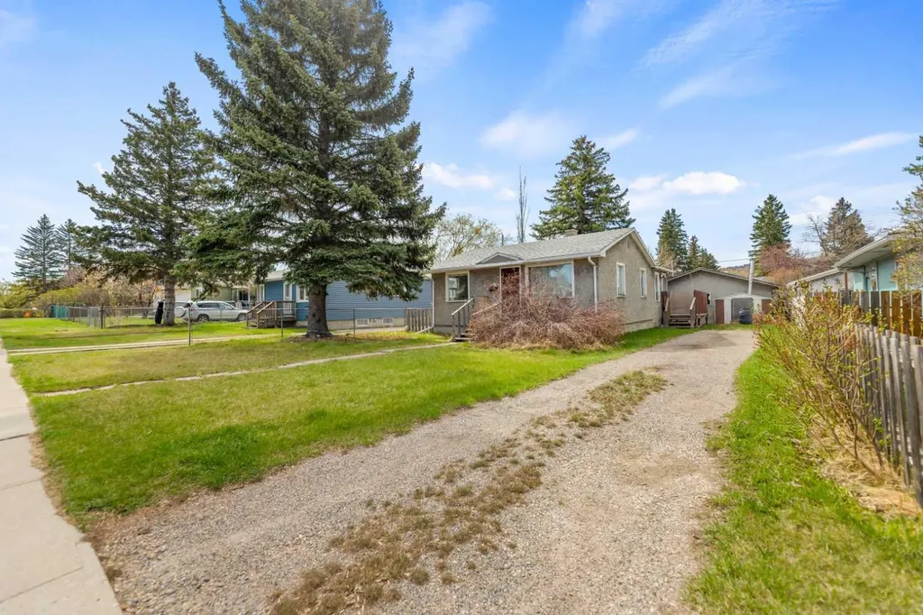 6435 34 Avenue NW Calgary AB T3B 1S5