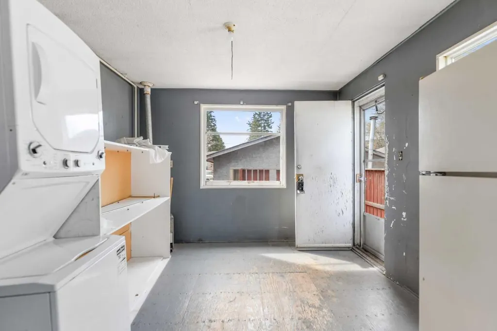 6435 34 Avenue NW Calgary AB T3B 1S5