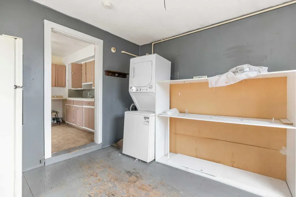 6435 34 Avenue NW Calgary AB T3B 1S5
