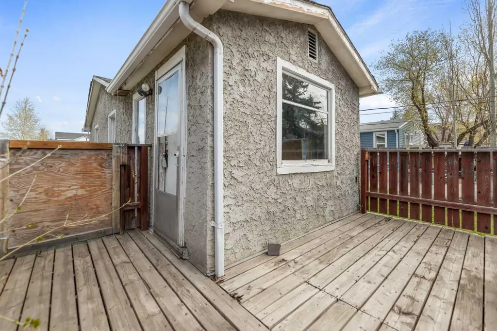 6435 34 Avenue NW Calgary AB T3B 1S5